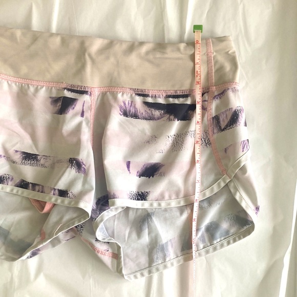 lululemon Shorts Size 4 - Picture 9 of 10